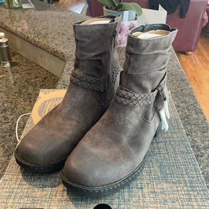 Born Slouched Booties